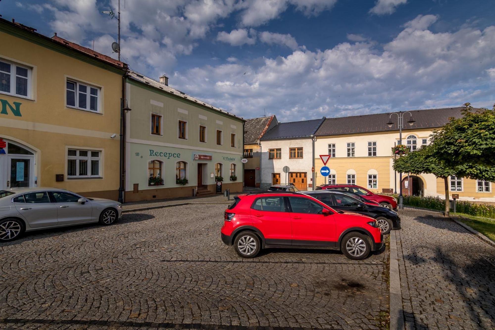 Penzion A Restaurace U Vladare Toužim Exteriör bild