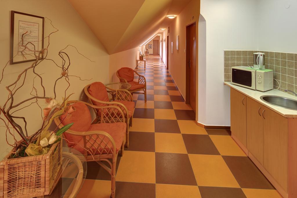 Penzion A Restaurace U Vladare Toužim Exteriör bild